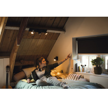 Chambre de jeunes dans les combles avec éclairage et volet roulant