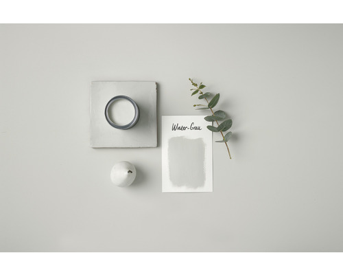 Palette de couleurs avec exemple de couleur gris hivernal, pot de peinture et décoration