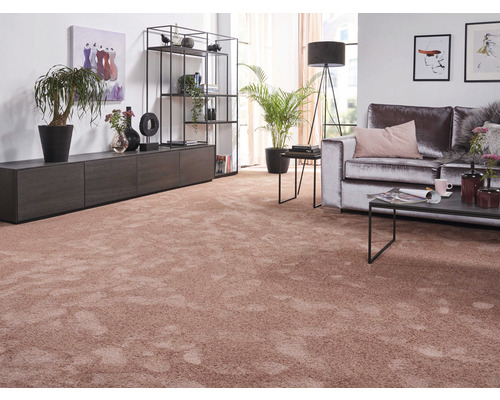 Modernes Wohnzimmer mit Sofa, Teppich, Wohnzimmerschrank und Regal