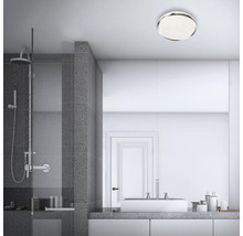 Modernes Badezimmer mit Dusche, Waschbecken und runder Deckenleuchte