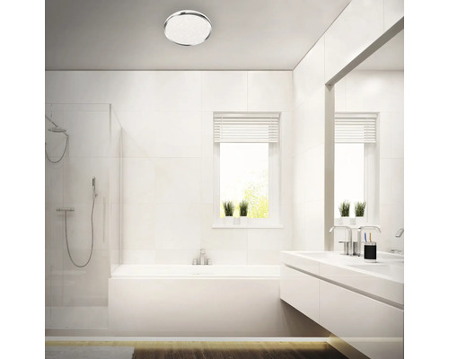 Modernes Badezimmer mit Badewanne, Dusche, Waschtisch und runder Deckenleuchte