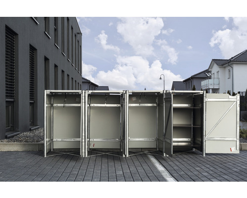 Mehrfache Gerätehäuser zur Aufbewahrung von Gegenständen im Aussenbereich.