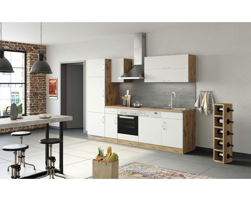 Cuisine moderne avec armoires blanches, accents de bois et coin repas