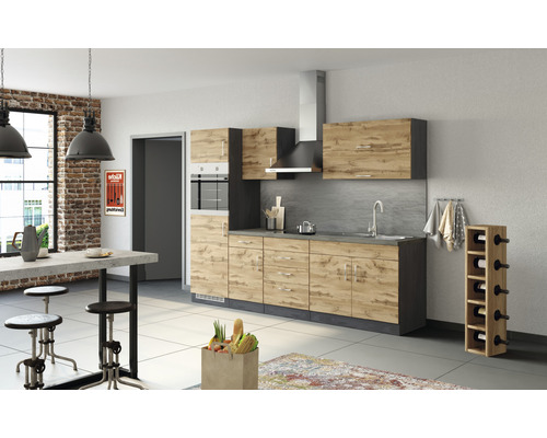 Cuisine moderne avec armoires de cuisine, hotte aspirante et table à manger.