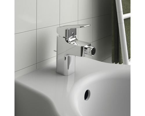 Bidetarmatur auf einem Waschbecken