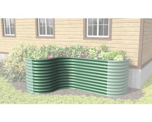 Jardinière surélevée en métal dans le jardin