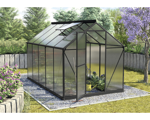 Gewächshaus Vitavia Triton 6200 Hohlkammerplatten 4 mm 198 x 317 cm schwarz Gewächshaus mit geöffneter Tür im Garten