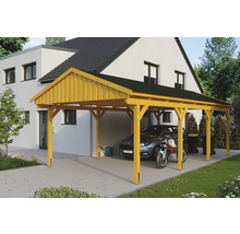 Abri de voiture en bois avec voiture et moto devant une maison