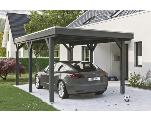 Einzelcarport SKAN Holz Grunewald inkl. EPDM Folie 321 x 554 cm Schiefer Holzcarport mit grauem Auto und Fußball im Hof