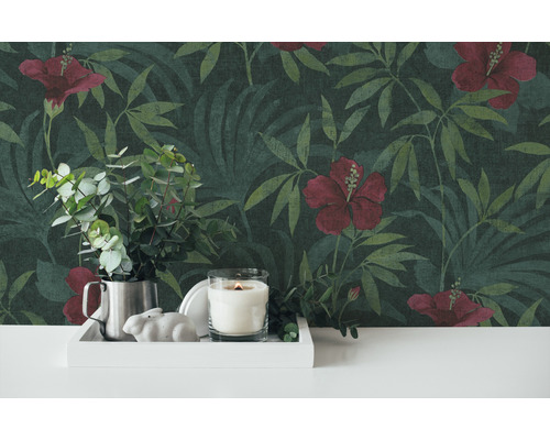 Papier peint décoratif avec fleurs d''hibiscus et feuilles style jungle