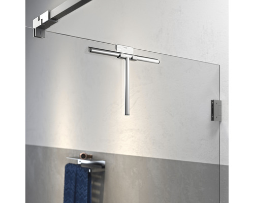 Duschkabine mit Duschabzieher zur Reinigung der Glaswand