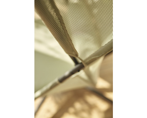 Gros plan d''une moustiquaire de tente avec cadre