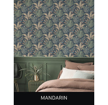 Zimmer mit floraler Vliestapete und Bett