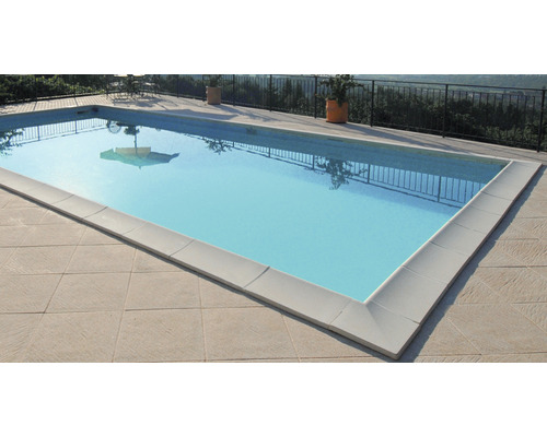 Piscine avec margelles et carrelage