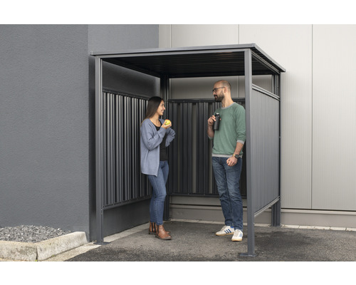 Abri fumeur couvert avec deux personnes