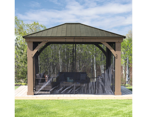 Pavillon de jardin avec moustiquaire sur une terrasse