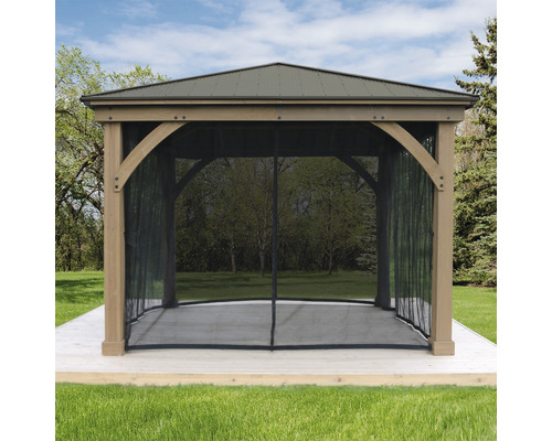 Pavillon de jardin avec moustiquaire sur une terrasse