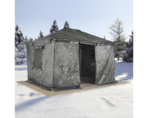 Grauer Pavillon mit Fenster und offenem Eingang im Schnee