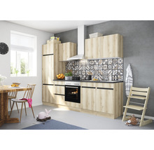 Cuisine avec table à manger, chaise haute pour enfant et jouets