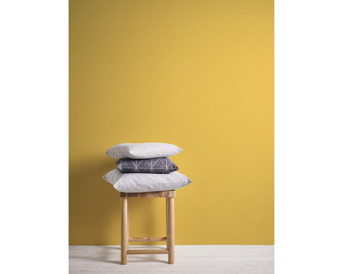 Pile de coussins sur un tabouret pour la décoration intérieure