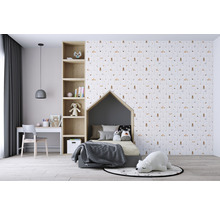 Kinderzimmer mit Hausbett, Schreibtisch und Waldtapete