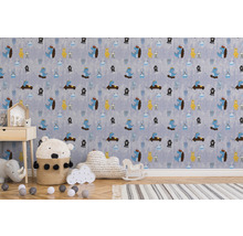 Kindertapete mit Dinosaurier- und Monster-Motiven in einem hellen Kinderzimmer.