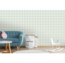 Chambre d''enfant avec canapé bleu, table, jouets et papier peint à carreaux