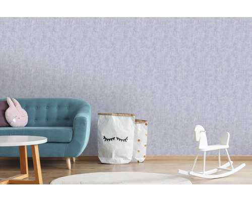 Chambre d''enfant lumineuse avec canapé, jouets et papier peint intissé gris clair