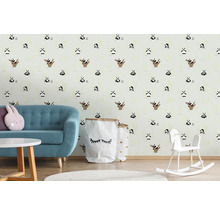 Salon avec canapé et papier peint à motif de panda