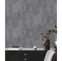 Graue Tapete mit Steinoptik im Interieur