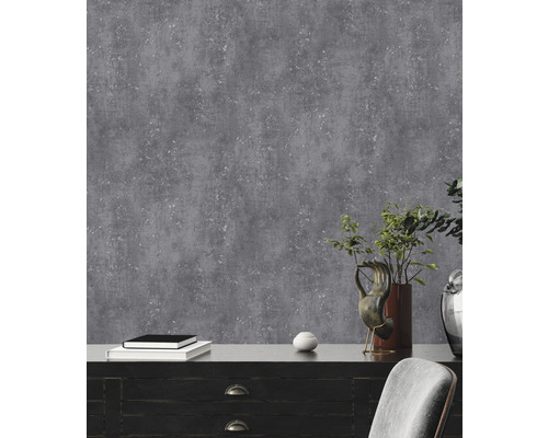 Graue Tapete mit Steinoptik im Interieur