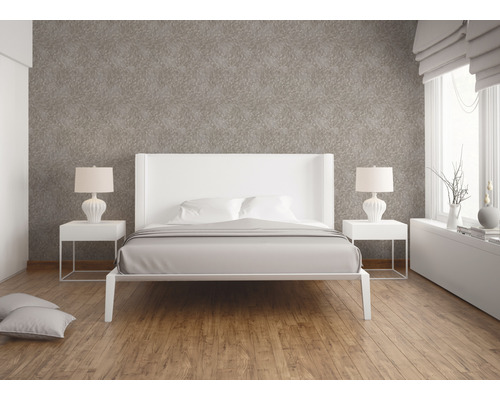 Schlafzimmer mit Doppelbett, Nachttischen und Lampen