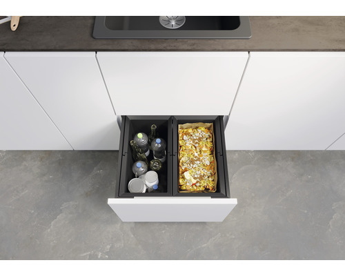 Meuble de cuisine ouvert avec système de tri des déchets pour matériaux recyclables et déchets organiques