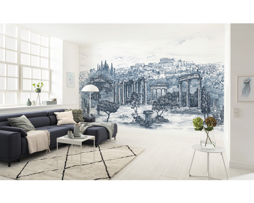Wohnzimmer mit Landschaftstapete, Sofa und Teppich