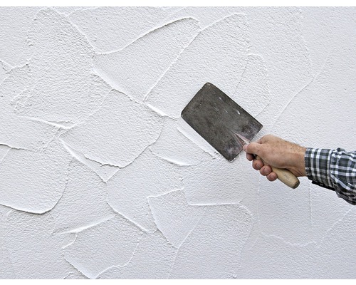 Aussenwandgestaltung mit Strukturputz und Spachtel
