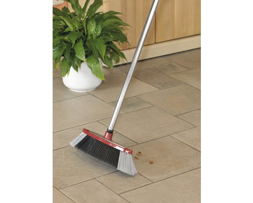 Balai avec manche en métal pour le nettoyage des sols