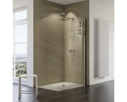 Douche moderne avec robinetterie de douche, étagère de douche et radiateur dans une salle de bain lumineuse.