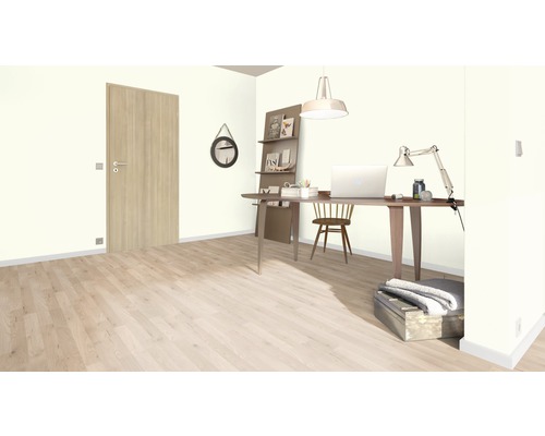 Pièce lumineuse avec plancher en bois, bureau et porte