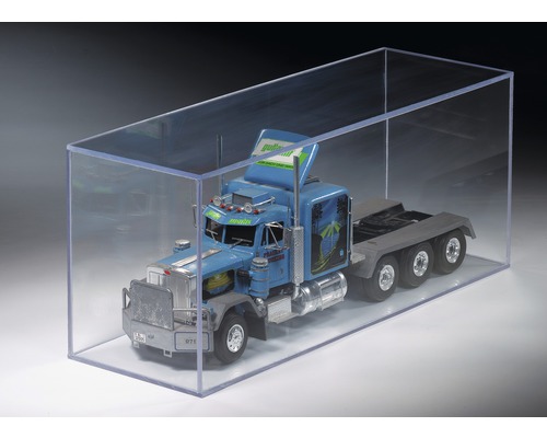 Modell eines Lastwagens in transparenter Vitrine