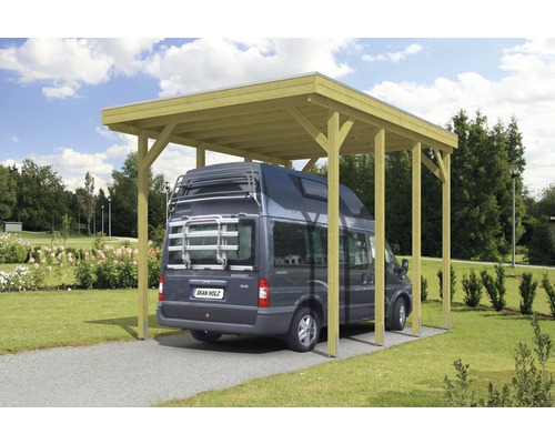 Holzunterstand für ein Fahrzeug im Garten