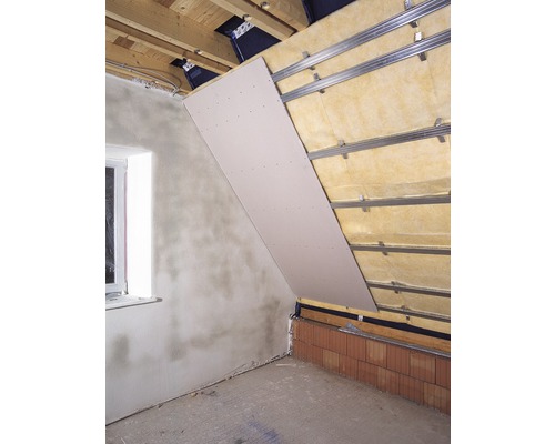 Dachgeschossausbau mit Dämmung, Metallunterkonstruktion und Gipskartonplatte