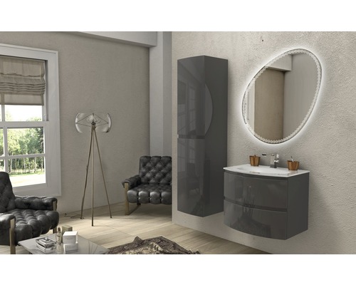 Badezimmer mit Waschtischunterschrank, Spiegelschrank und LED Spiegel