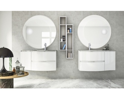 Salle de bain moderne avec deux lavabos, miroirs ronds et étagères