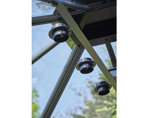 Trois ouvreurs de fenêtres de toit dans une serre