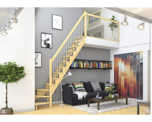 Salon avec escalier en bois, canapé, étagère à livres et décorations pour l''aménagement intérieur