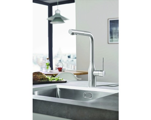 Scène de cuisine avec évier et mitigeur monocommande