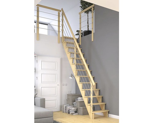 Holztreppe mit Stahlseilgeländer in einem modernen Wohnraum.