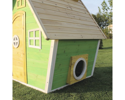 Grünes Spielhaus aus Holz mit Tür, Fenster und Dach