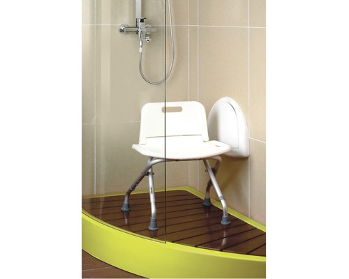 Chaise de douche avec pieds en aluminium et dossier dans une cabine de douche