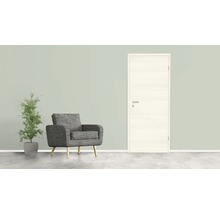 Porte intérieure claire à côté d''un fauteuil et d''une plante d''intérieur